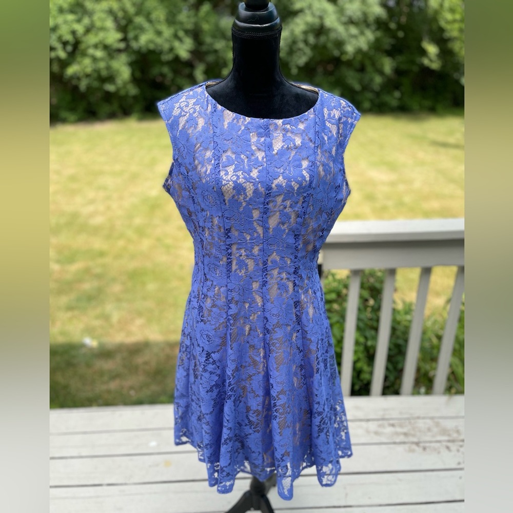 Julian Taylor royal blue sleeveless lace dress. Princess seams. Fully lined. EUC